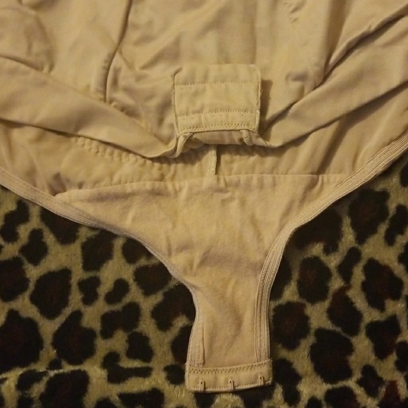 Spanks - Picture 4 of 4